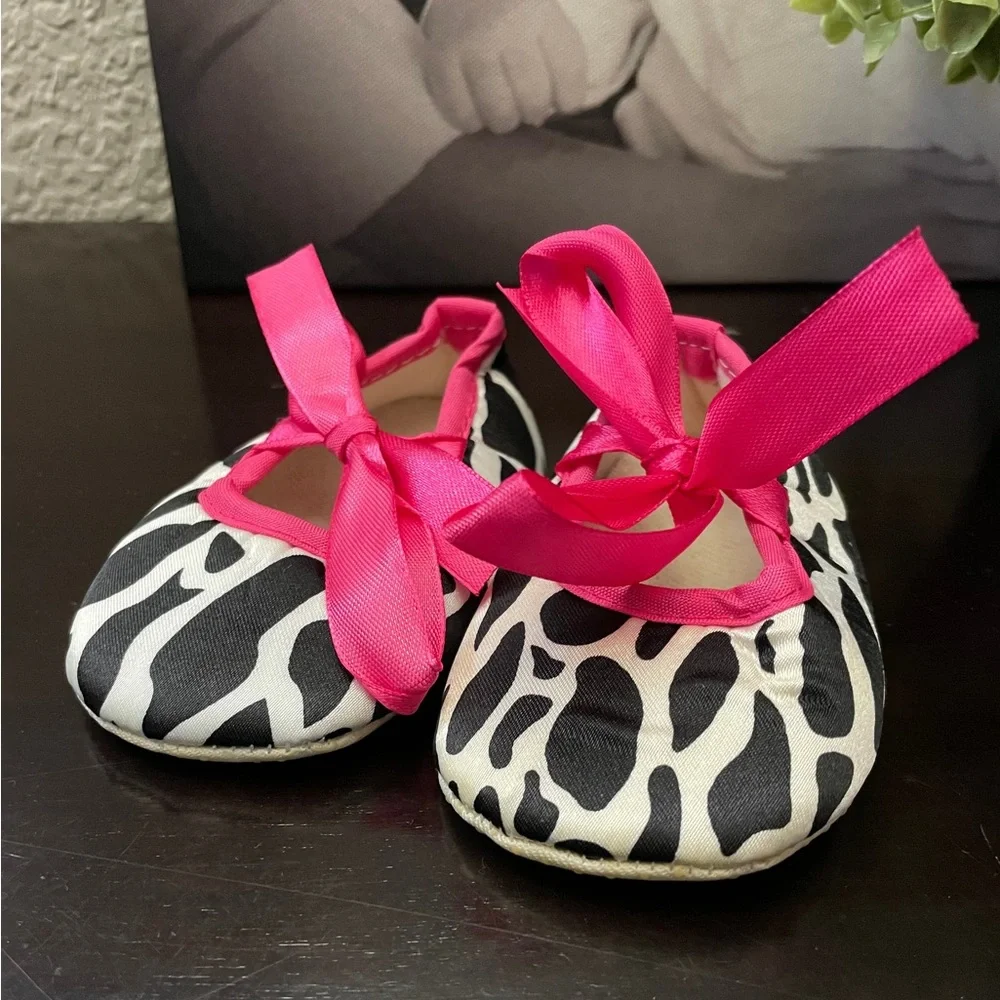 NEW! Crib Shoes (2 Color Options)